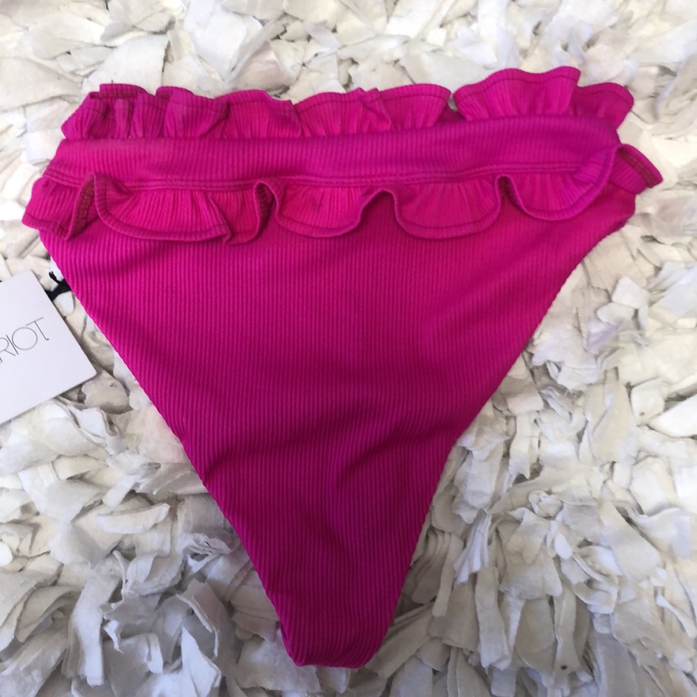 Sold Out Beach Riot Madeline Ivy Ruffle Bottom - Picture 7 of 9